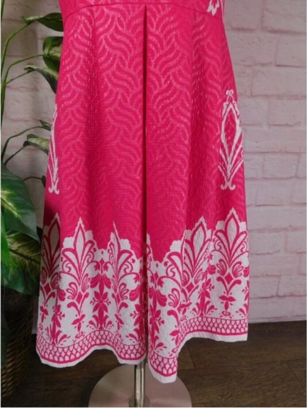 New York & Company | Sz M | Pink and White Damask | Sleeveless | Fit and Flare - Picture 7 of 7